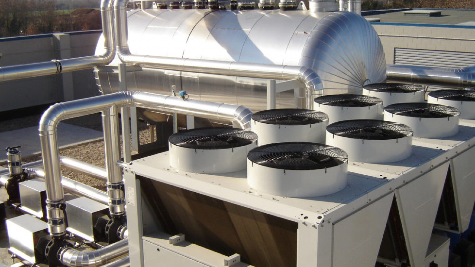 La Importancia Crucial del Control de Incrustaciones en Sistemas de Enfriamiento Industrial